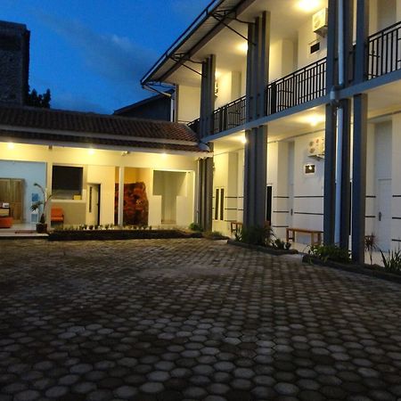Pendowo Huis Guest House Jogjakarta Buitenkant foto