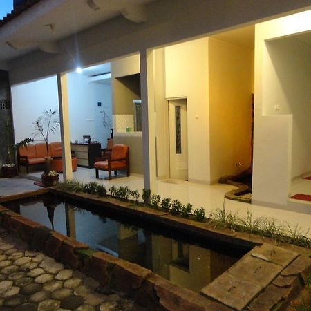Pendowo Huis Guest House Jogjakarta Buitenkant foto