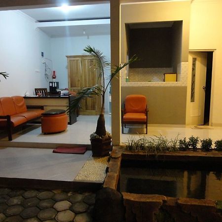 Pendowo Huis Guest House Jogjakarta Buitenkant foto